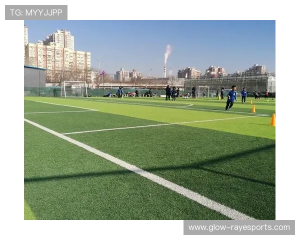 《当绿茵场外的他遇见柔软心灵与温情时光》