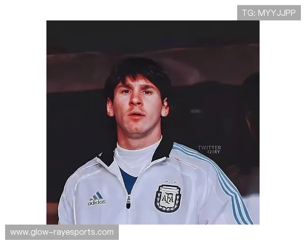 以足球球星头像为灵感的小孩成长故事与梦想启航