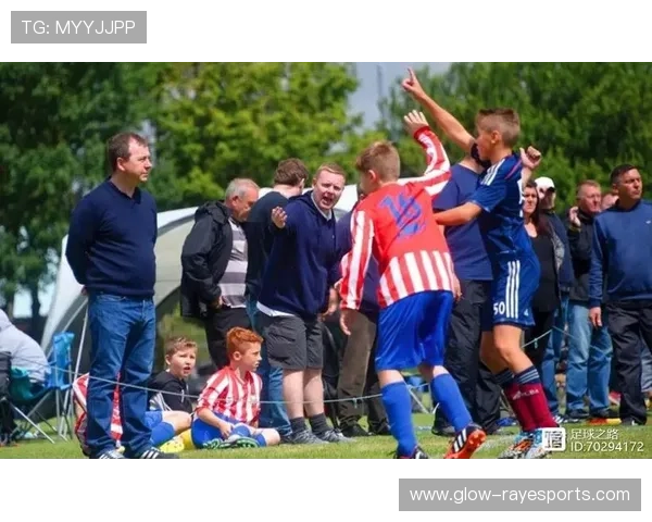 自信足球巨星的成功之路：他们如何用信念征服世界舞台